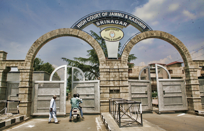 jammukashmirgovttoensuresupplyofessentialcommodities:hc